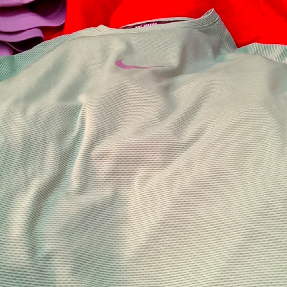 NWOT Nike Green and white dri fit running  long sleeve size XL